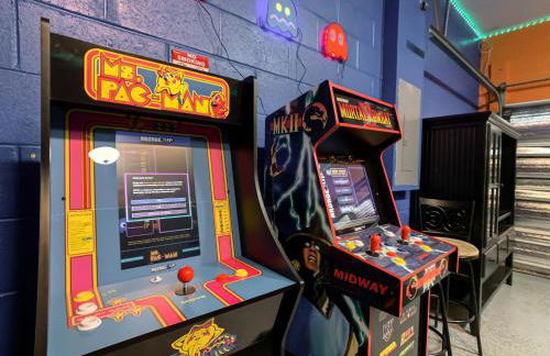 Spacious retreat w pool & game room - Foto 53