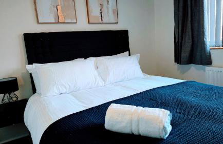 Modern 3 Bed House with Parking for Families and Contractors - Foto 7