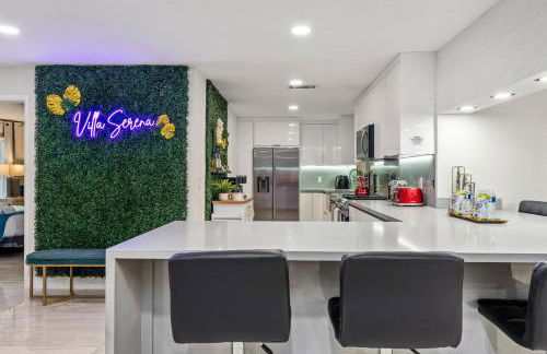 Waterfront Oasis Escape with 7 Seats Hot Tub! - Foto 24