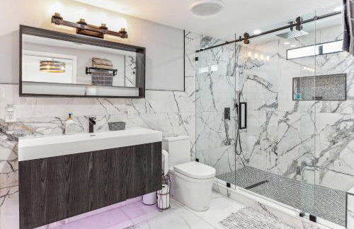 Miami Oasis, Spacious 4-Bedroom Home with Pool - Photo 9