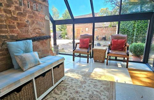 Beautiful Views Historic 16th Cent Barn Conversion - Pass the Keys - Foto 5