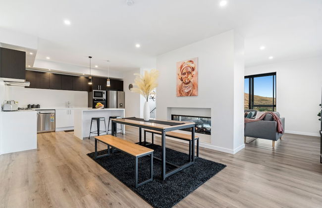 A LUCKIE CHARM - 5-BEDROOM TOWNHOUSE - Foto 9