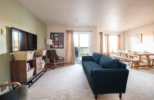 Cozy 2 bedroom condo walking distance from the beach - Foto 19