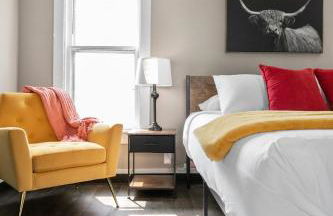 Roomy Central Hub, Games, Fire Pit & Downtown Fun - Foto 8