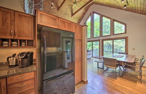 Sebago Lake Gem on Private Cove with Boat Dock! - Foto 7