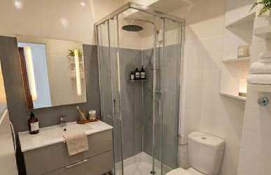 Sea view flat with car park boarder Cannes - Photo 6