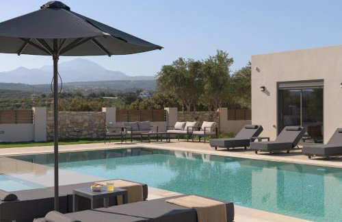 CaMa Villa, Pool, Landmark Views & Iconic Design, By ThinkVilla - Foto 11