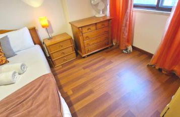 Enjoy Lisbon Cascais Sintra 1200 metres to metro blue line Sintra Rail line Free Parking - Foto 21