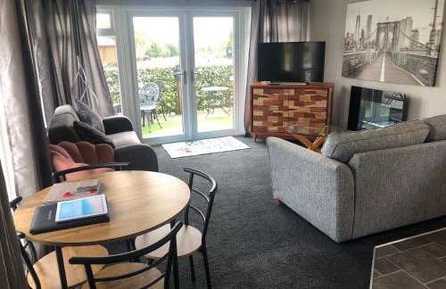 Spacious Lodge With Hot Tub - Foto 5