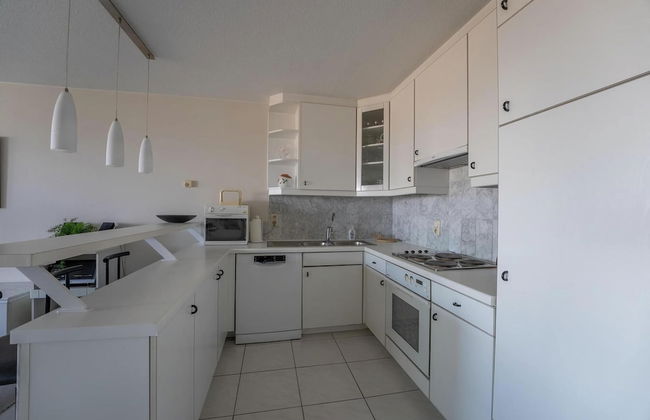 Apartment With Balcony and sea Views - Photo 9