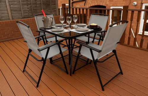 Large Home - Free Parking-WiFi By Hinkley Homes Short Lets & Serviced Accommodation - Photo 24