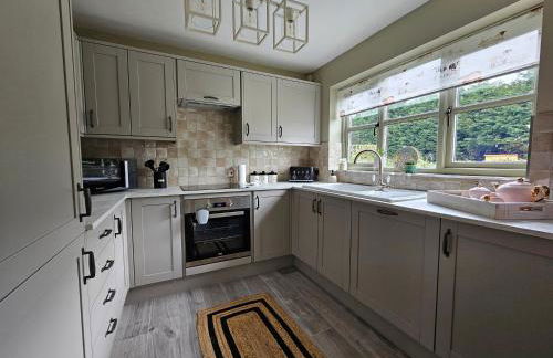 Cottage - Sleep 4 Pet Friendly & Enclosed Garden - Foto 26