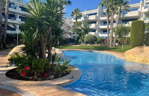 Coral House - La Calma - Playa Flamenca - big terrace & 4 Swimming pools. - Foto 1