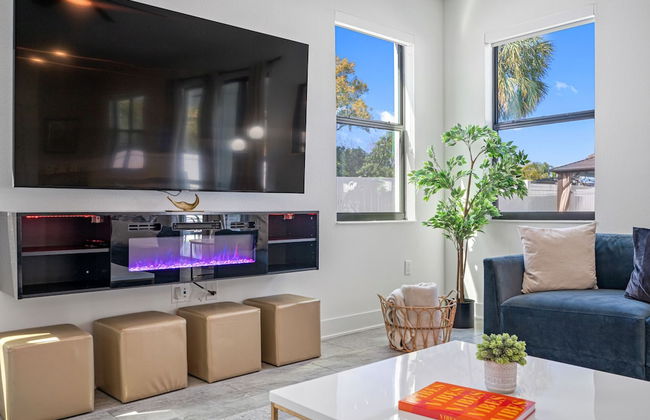 Luxury Modern Villa w/ Pool, Jacuzzi & Amenities! - Foto 36