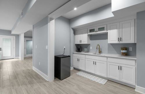 Luxury awaits in this stunning, modern home - Foto 36