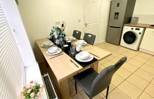 4 Bed House with Driveway Parking for 2 Cars - Rugby - Sleeps 10! Perfect for groups! - Foto 27