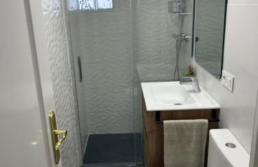 Gran terraza con vistas al mar y piscina - Foto 12