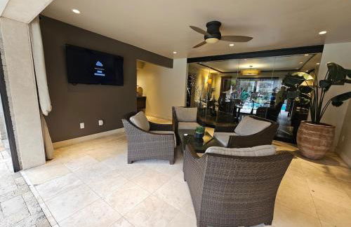 Saltwater Pool 2BR Near Galleria Walkable, Stylish & Central Marquee Uptown - Foto 4