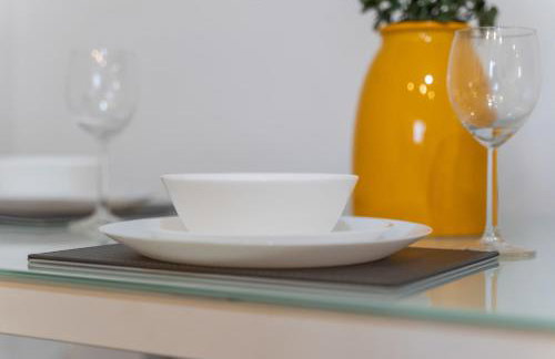 Stylish Two Bedroom Apartment - Secure Parking & Balcony 9MC - Photo 14