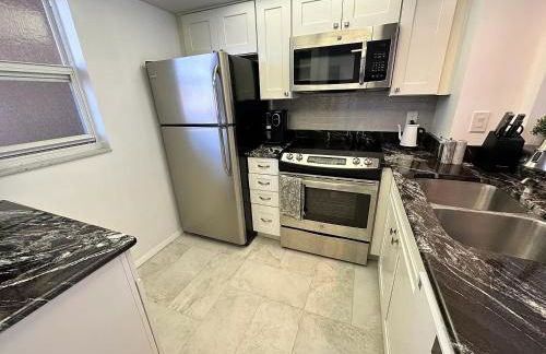 5 min walk to #1 beach in America Canal View - Foto 7