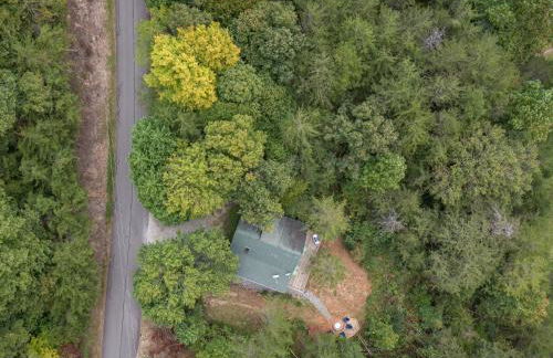 1 bedroom with a loft and hot tub cabin 45 minutes to Asheville - Foto 49