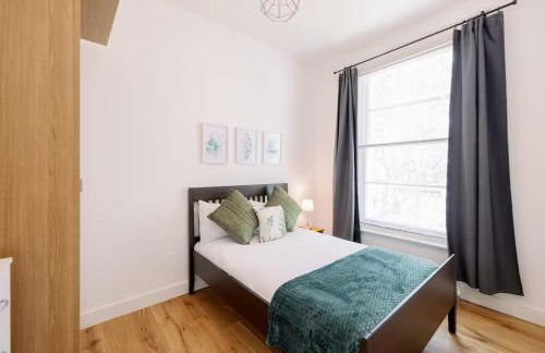 Bright, Spacious 2-bed, 5 mins from Tube, Sleeps 4 - Pass the Keys - Foto 24