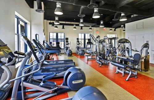 Upscale Comfort Next to Metro and Dining - Foto 38