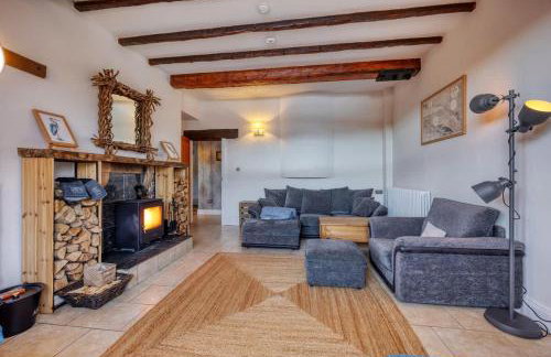 Cosy Lodge Getaway with Private Beach & Fireplace - Foto 1
