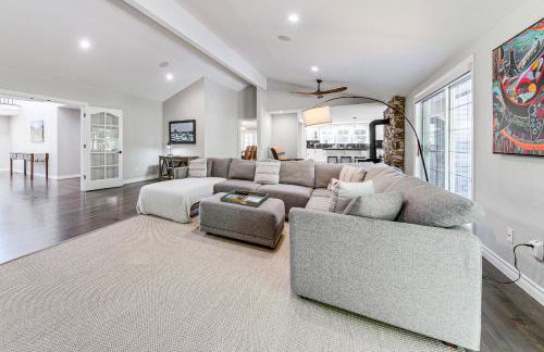 Private Pond and Indoor Pool Grand Arlington Villa! - Foto 13