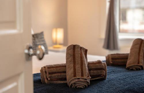 Crew Quarters - Your Ideal Stay in Bury - Photo 18