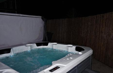 Sheep Dip Cottage - 5* Cyfie Farm, with log burner and private hot tub - Foto 2