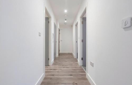 Stylish Two Bedroom Apartment - Secure Parking & Balcony 9MC - Photo 37