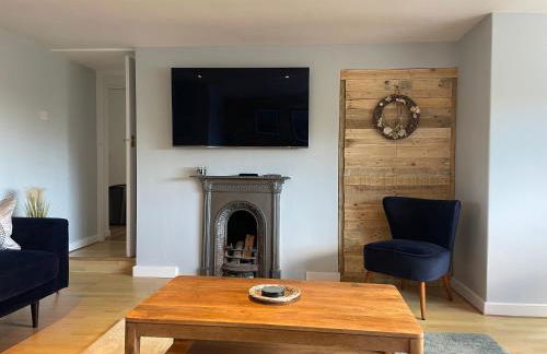 Beautiful cottage a stones throw from the beach. - Photo 4