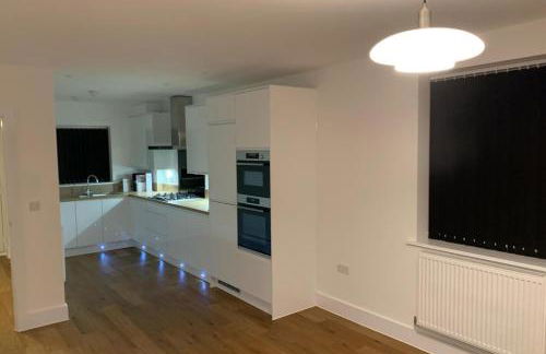 4Bed House - Direct links into Central London - Foto 12