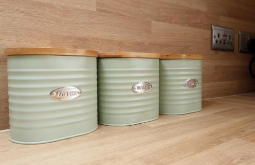 Modern Comfort 4 Bedrooms and Great Location - Foto 14