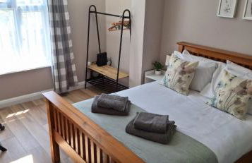 NEW 3 bedrooms Flat in Ashford near Heathrow - Foto 5