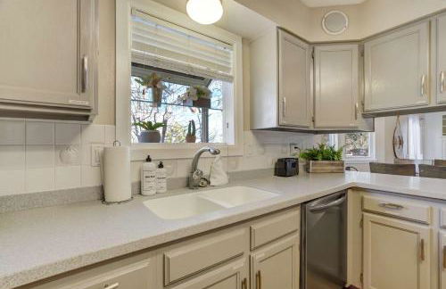 Deep Blue Spacious Escape w Hot Tub & Playground - Foto 23