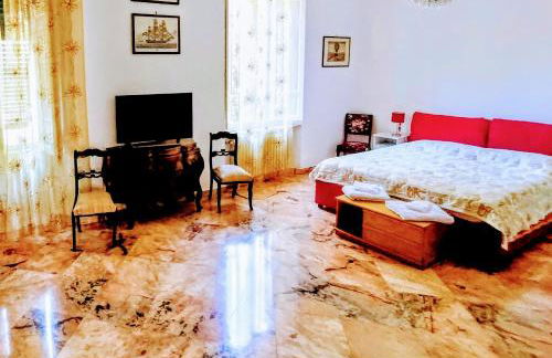 GABRY'S HOME Three-Bedroom Big Apartment near city center & train station to Pisa and Florence & ferries to Sardegna Corsica - Foto 1