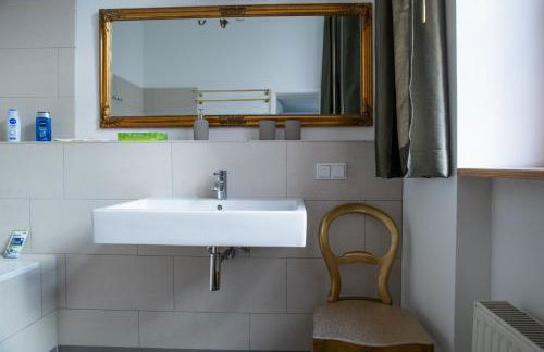 Alt-Berliner Eckkneipe - "Feuchte Ecke" - Foto 38