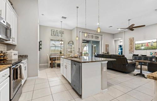 Beautiful Cape Coral Oasis! King Bed, BBQ, Heated Pool, PVT Yard & Much More! - Foto 18