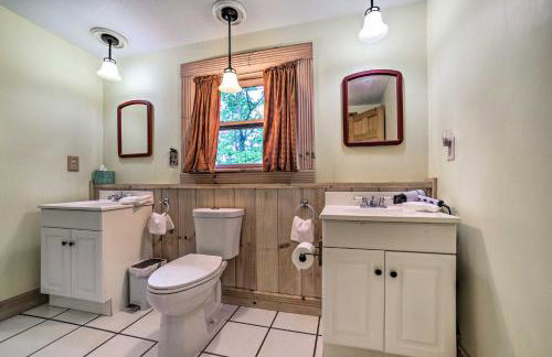 Classy Home w/ Hot Tub: 2 Mi to Lake Access! - Photo 21