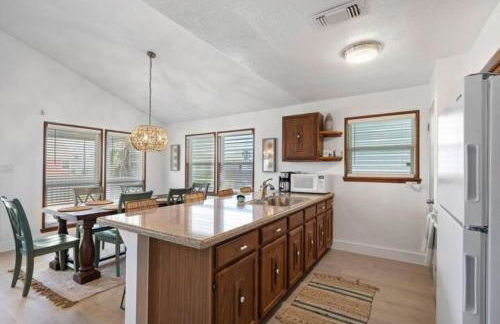 Cozy beach house with ocean views, fire pit and game room - Photo 8