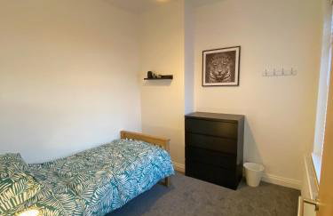 A spacious & modern 3-bed home - Foto 11