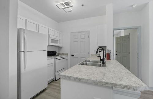 Contemporary 2BR2BA with Great Amenities - Foto 10