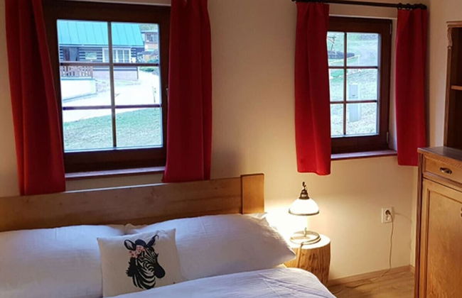 Inviting Villa With Warm Ambience - Photo 9