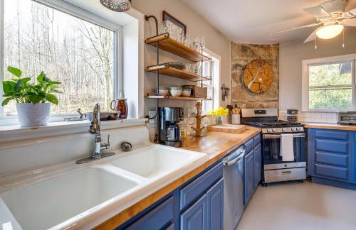 Peaceful Hendersonville Cabin - Hot Tub & Fire Pit - Foto 12