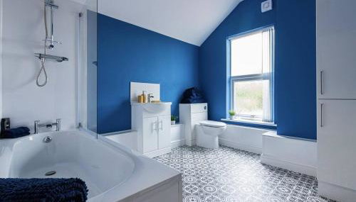 Sedgley-Wolverhampton-Contractors -4 beds-Parking - Foto 2