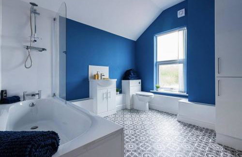 Sedgley-Wolverhampton-Contractors -4 beds-Parking - Foto 2