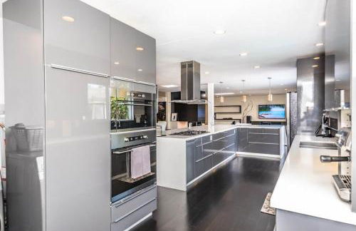 Luxury 3BR with Cabana Oasis Pool & Style - Foto 47