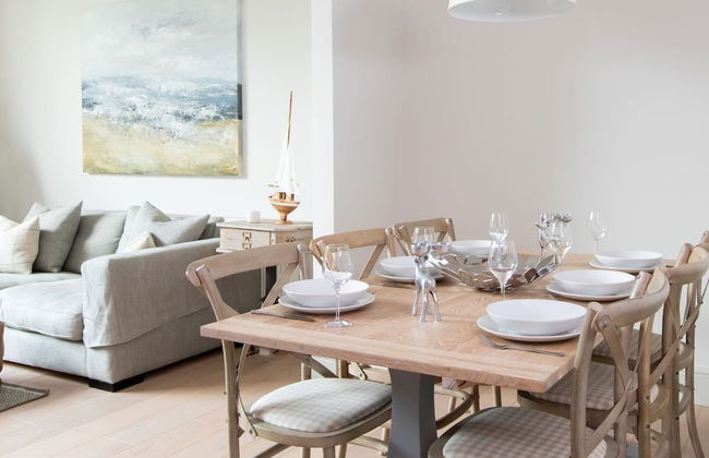 Superior House for 6 Near Beach w Parking Garden - Foto 9